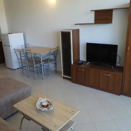 Oasis Four Apartament *